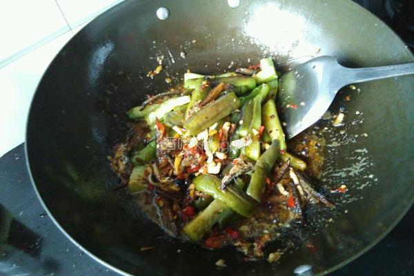 咸鱼茄子煲的做法图解12