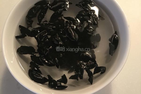 凉拌云耳的做法图解1