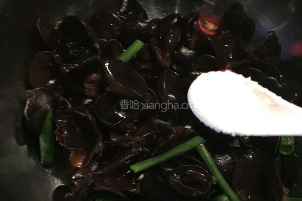 凉拌云耳的做法图解7