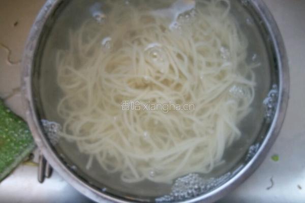 鸡蛋西红柿炒面的做法图解2