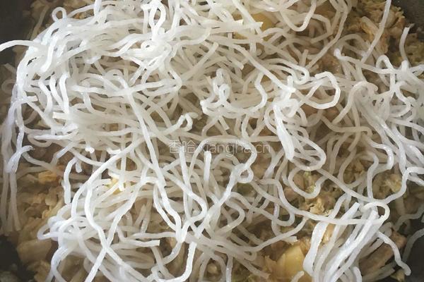 排骨烩酸菜 主食（炸馒头）的做法图解6