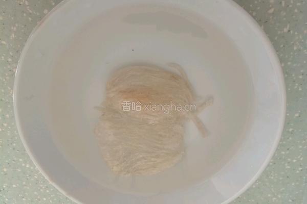 冰糖炖燕窝的做法图解1