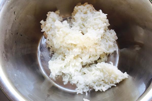 自制大米麻辣锅巴的做法图解1