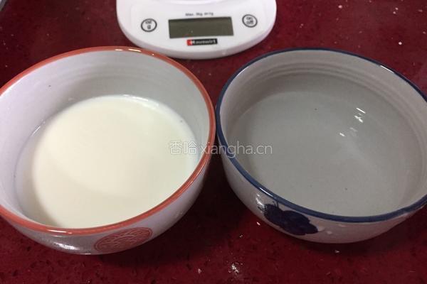 奶香面包的做法图解1