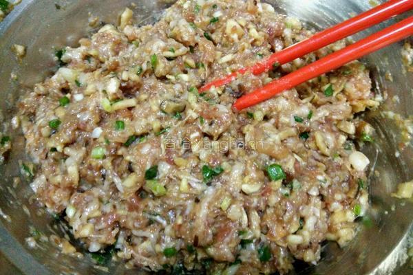 香菜香菇猪肉馅饺子的做法图解7