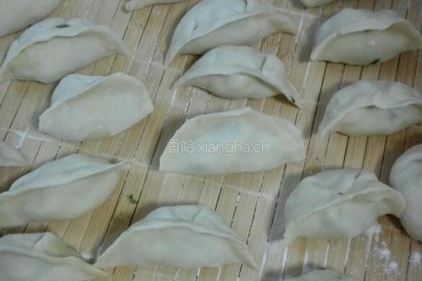 韭菜虾仁鸡蛋饺子的做法图解6
