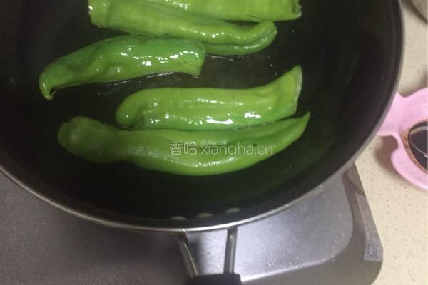 虎皮青椒的做法图解2