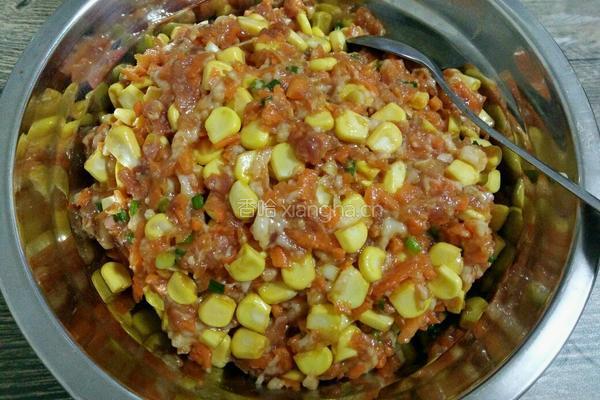 玉米胡萝卜猪肉馅饺子的做法图解6