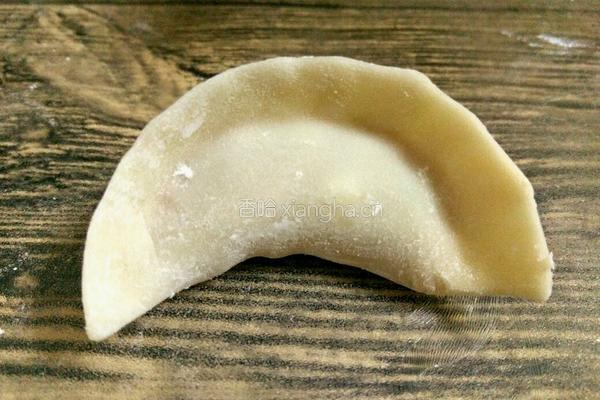 月牙形饺子的包法的做法图解16