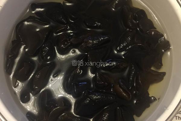鱼香鸡丝蒜苗的做法图解1