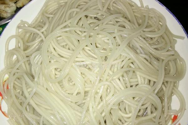 炒地瓜粉条的做法图解2
