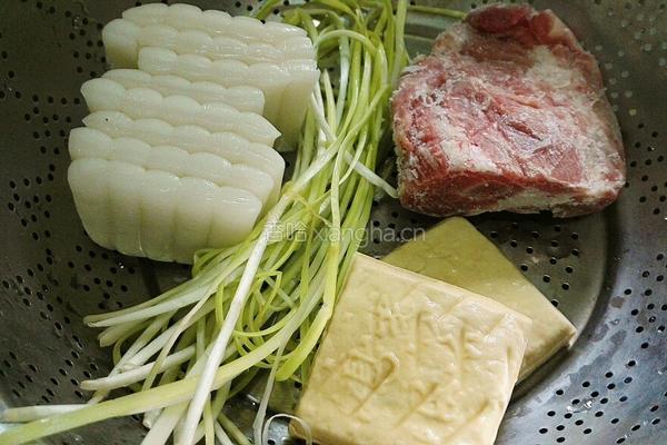 九芽肉丝炒年糕的做法图解1