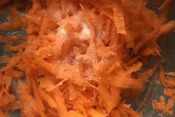 胡萝卜丝饼的做法图解1