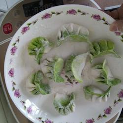 菠菜汁肉饺的做法[图]