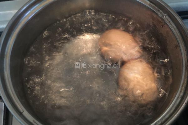 烟熏鲑鱼鸡蛋堡的做法图解2