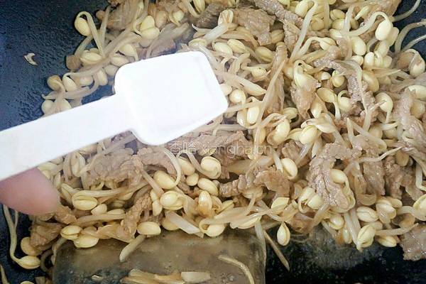 豆芽炒肉的做法图解12