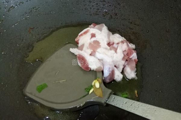 包菜炒肉的做法图解1