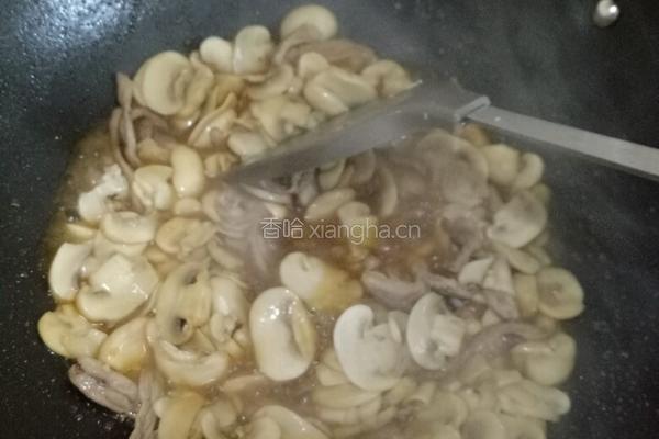 蘑菇炒肉的做法图解6