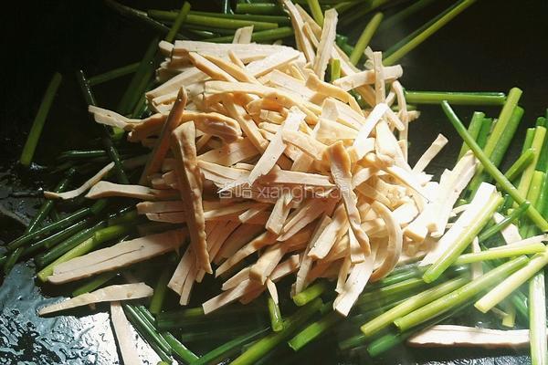 香干肉丝炒韭菜花的做法图解10