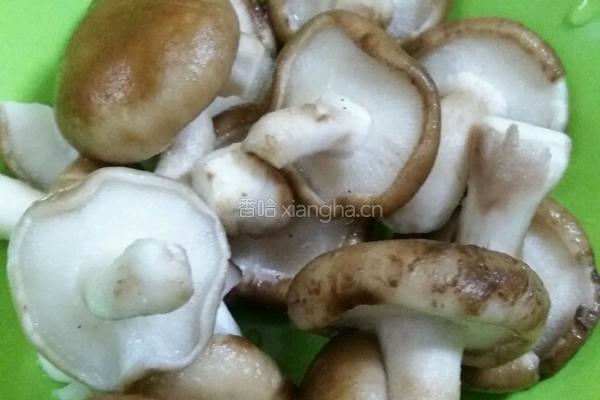 香菇鸡蛋羹的做法图解1