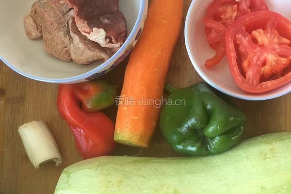 肉片西葫芦的做法图解1