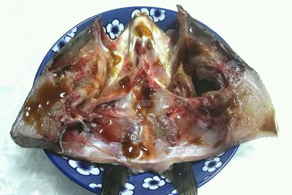 剁椒鱼头的做法图解2