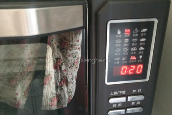 花样巧克力蛋糕卷的做法图解18