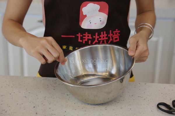 宝宝爱吃的免烤蛋糕——火龙果慕斯蛋糕的做法图解2
