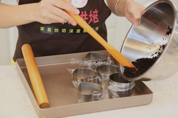 宝宝爱吃的免烤蛋糕——火龙果慕斯蛋糕的做法图解4