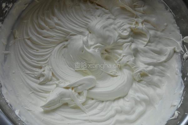 公仔软糖蛋糕的做法图解2