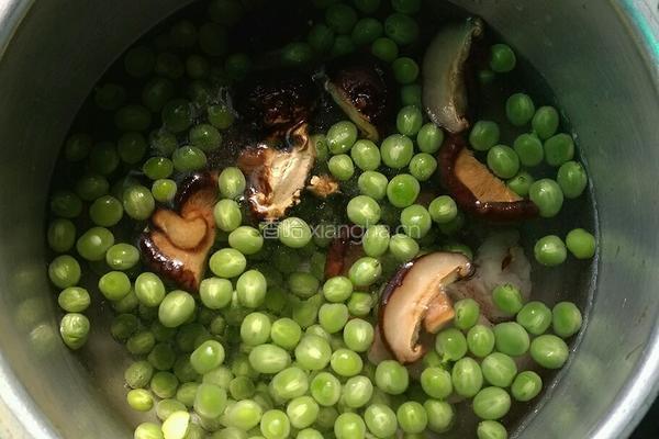 豌豆排骨汤的做法图解4