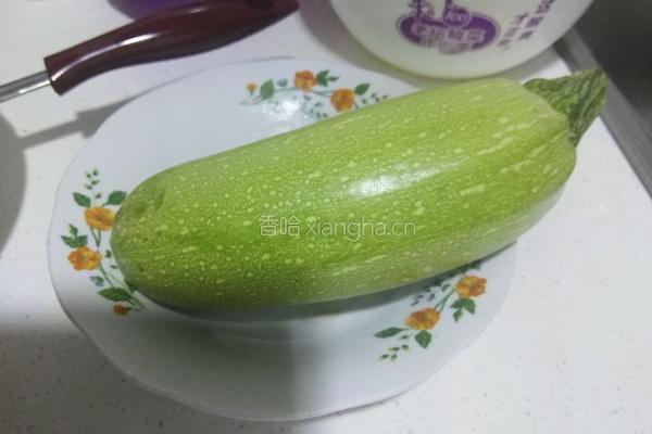 角瓜炒肉的做法图解1