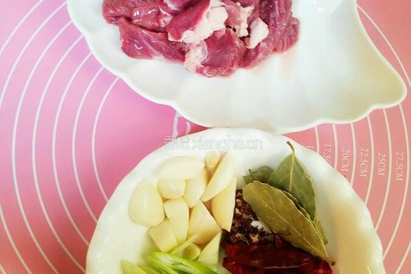 白水牛肉的做法图解1