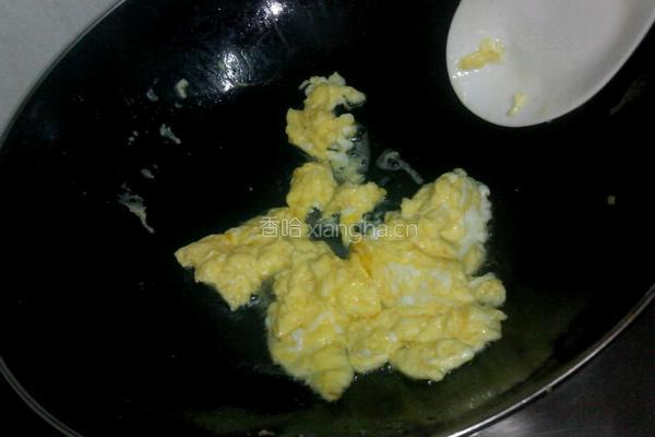 熟木耳朵蛋炒饭的做法图解3