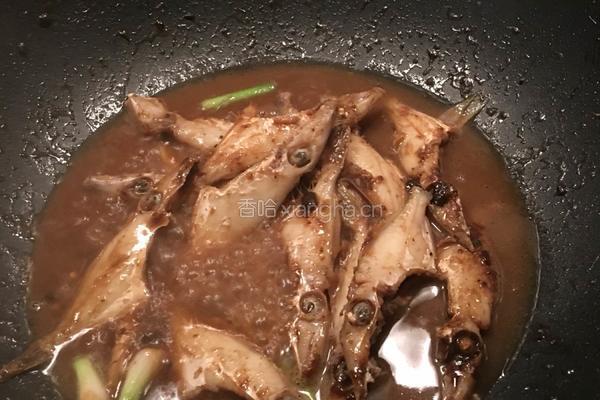 黄豆酱焖剥皮鱼的做法图解7