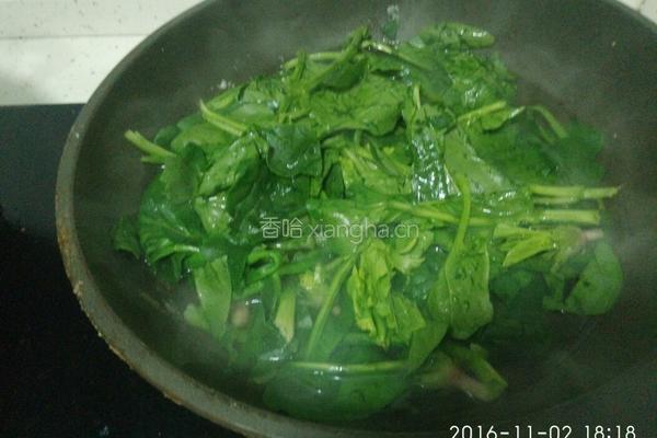 凉拌菠菜黄豆芽的做法图解2