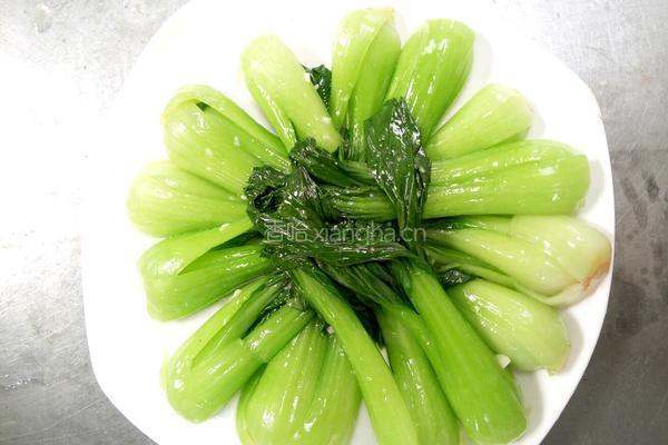 香菇扒菜胆的做法图解2