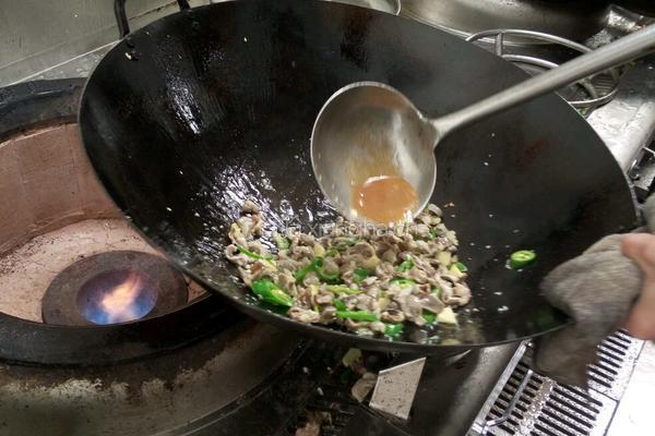 鸡肾炒青椒的做法图解3