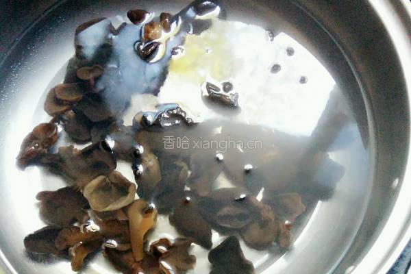 芹菜海鲜菇的做法图解8