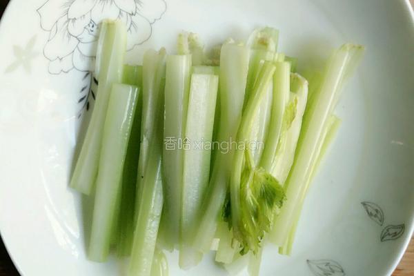 芹菜海鲜菇的做法图解7