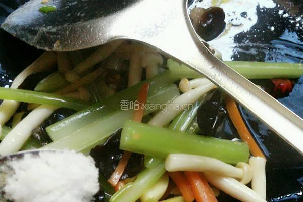 芹菜海鲜菇的做法图解15