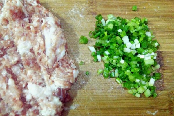 玉米胡萝卜猪肉馅饺子的做法图解4