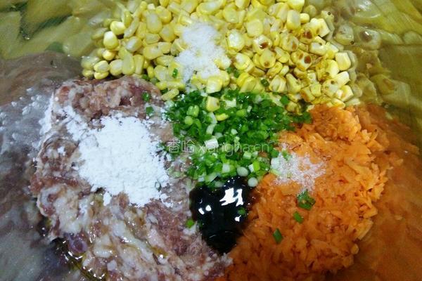 玉米胡萝卜猪肉馅饺子的做法图解5