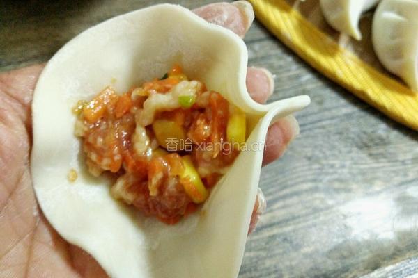 玉米胡萝卜猪肉馅饺子的做法图解9