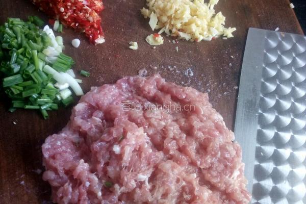 泡菜炒肉末(也叫冲菜的做法图解2