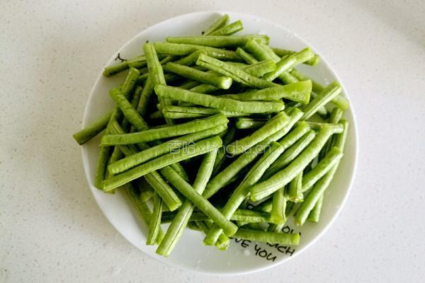 鱼香茄子豆角的做法图解1