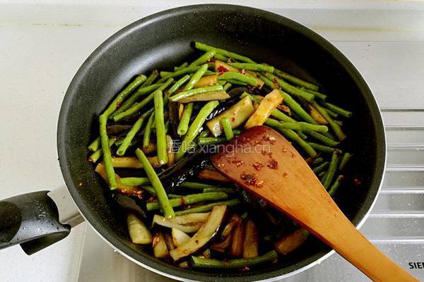 鱼香茄子豆角的做法图解10