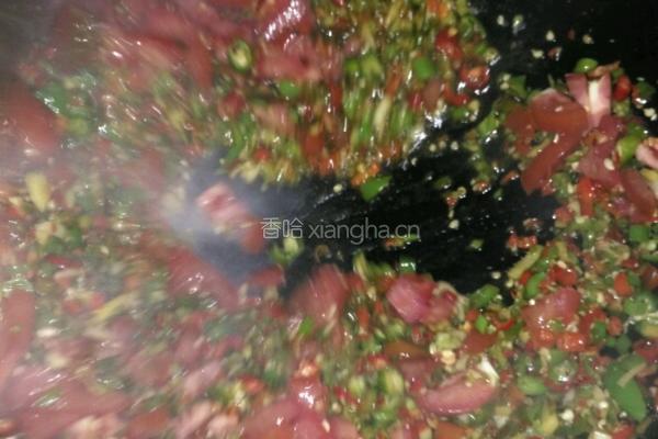 青红椒炒小河鱼的做法图解4