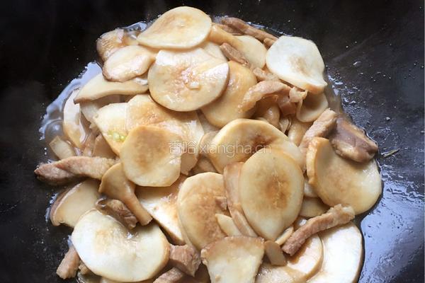 杏鲍菇炒肉的做法图解6