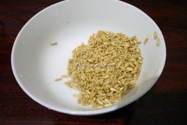 红豆燕麦仁大米粥的做法图解3